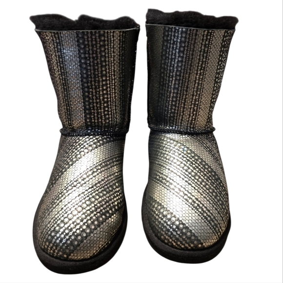 UGG Bailey Bow Bling' Boot Youth Size 6 Fits Women’s size 7 - Picture 6 of 14